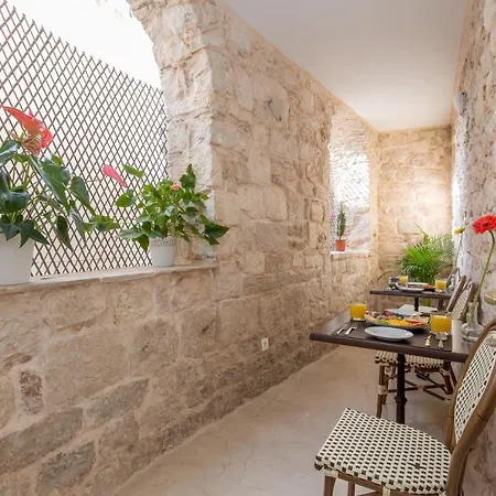 Lola - Zf Hvar * Hvar Town