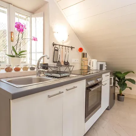 Lola - Zf Hvar Apartman