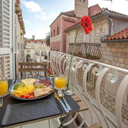 Lola - Zf Hvar Apartman